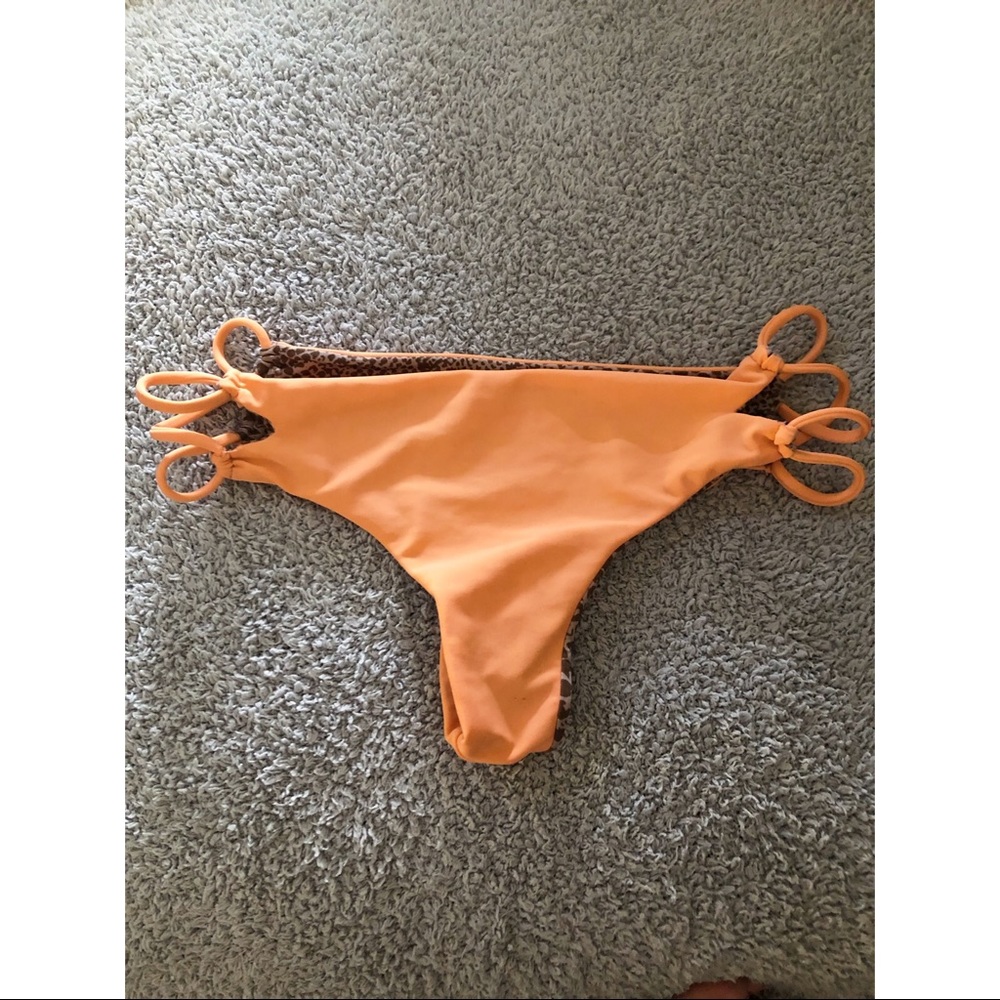 ACACIA Bikini bottom in orange.